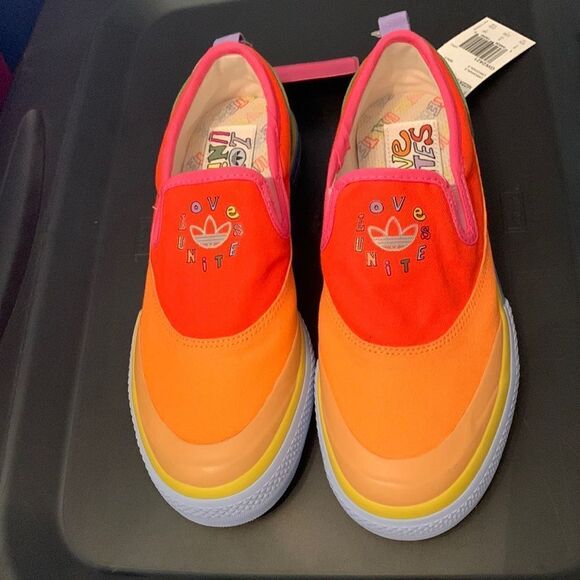 NWT Nizza slip on pride shoes. 5.5/7 - Picture 2 of 4